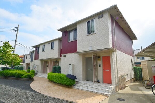 レセンテスパシオの物件外観写真